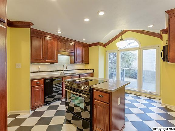 3rd image of 158 Bluebelle Dr