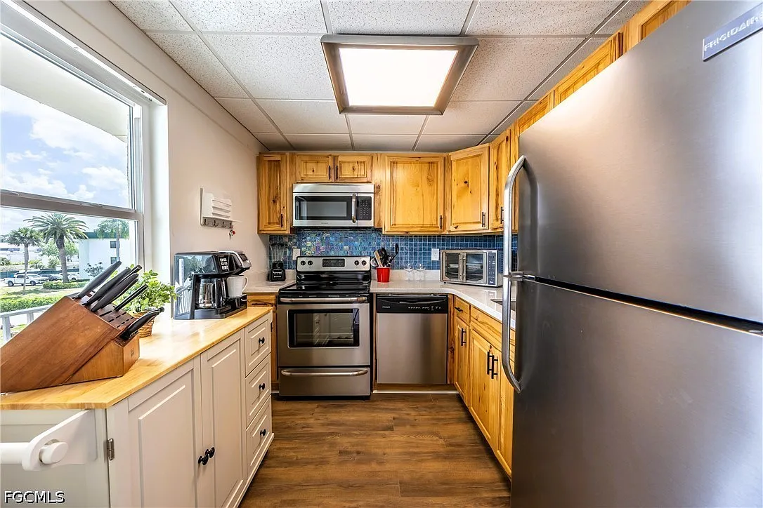 2 bed, 2.0 bath, 891 sqft, $2,700 — Photo 3