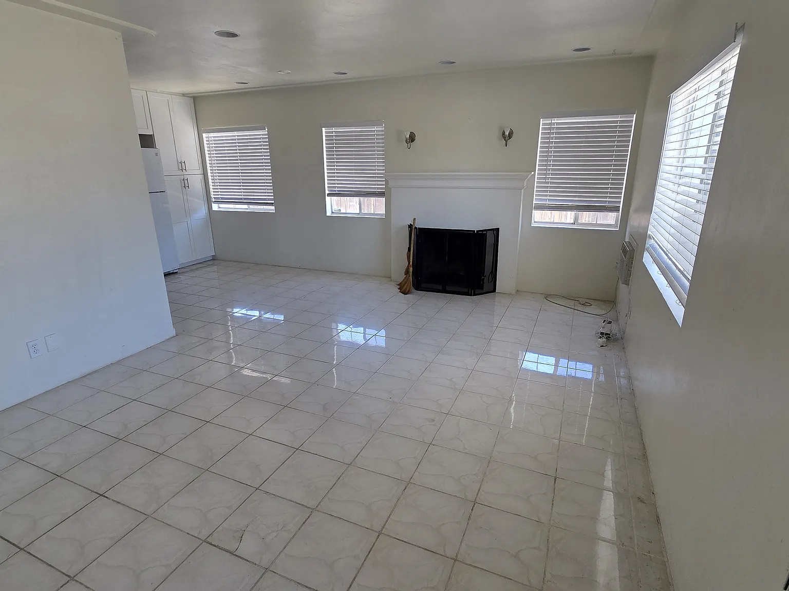 4 bed, 1980 sqft, $5,200 — Photo 3