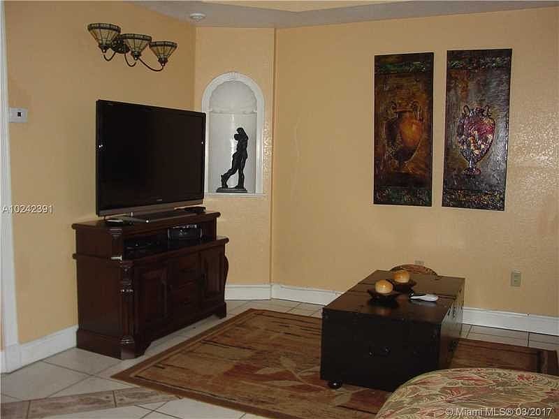 1st image of 1080 N Franklin Ave APT F