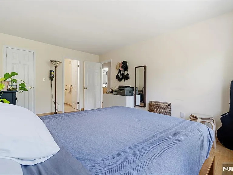 546 Windsor Dr — Photo 19