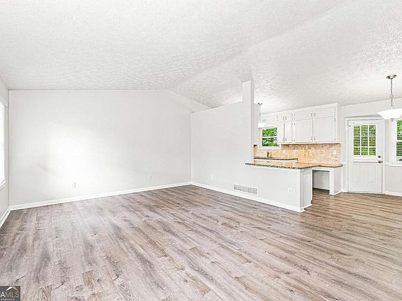 3rd image of 949 Falconcrest Dr