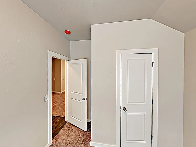 1045 Creekside Dr — Photo 8