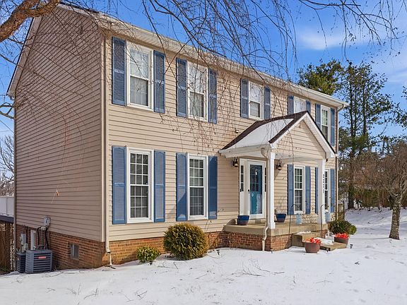 3rd image of 2371 Hartland Parkside Dr