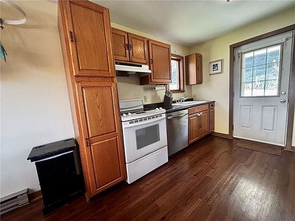5th image of 21 E Main St