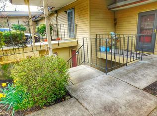 9810 SW 34th Pl APT 5, Portland, OR 97219