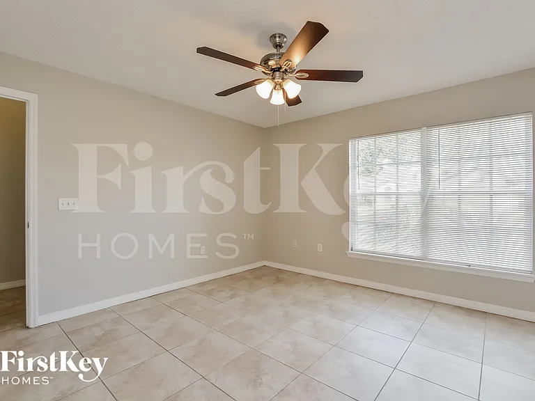 3414 Cove Ct W — Photo 8