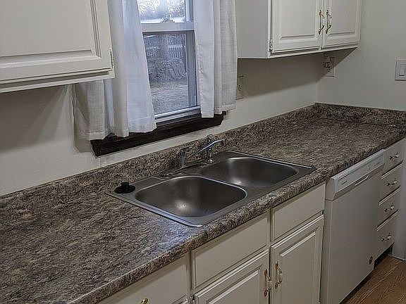 3rd image of 249 Briscoe Blvd