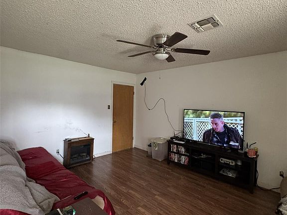 4th image of 106 N 7th St E