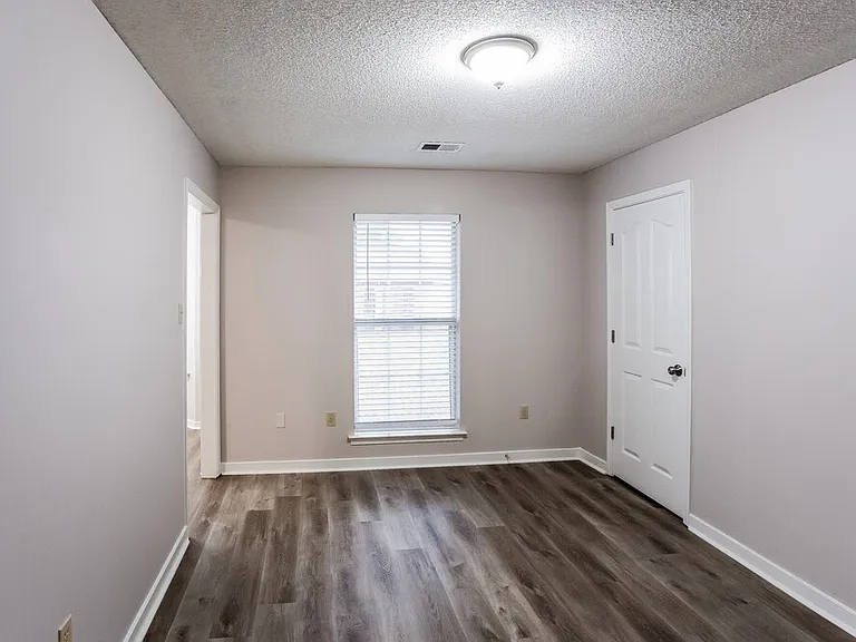 7163 Windsor Dr — Photo 6