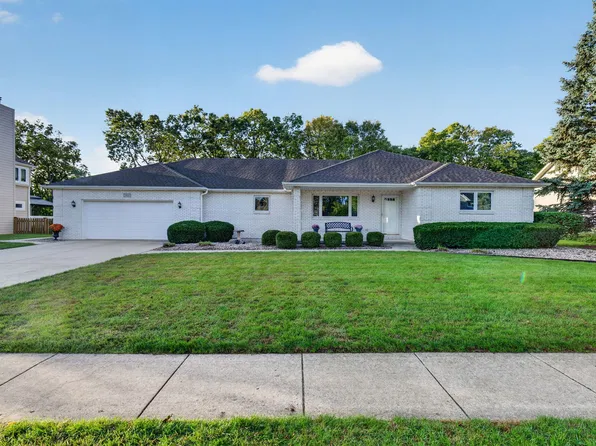 25053 W McMillin Dr, Channahon, IL 60410