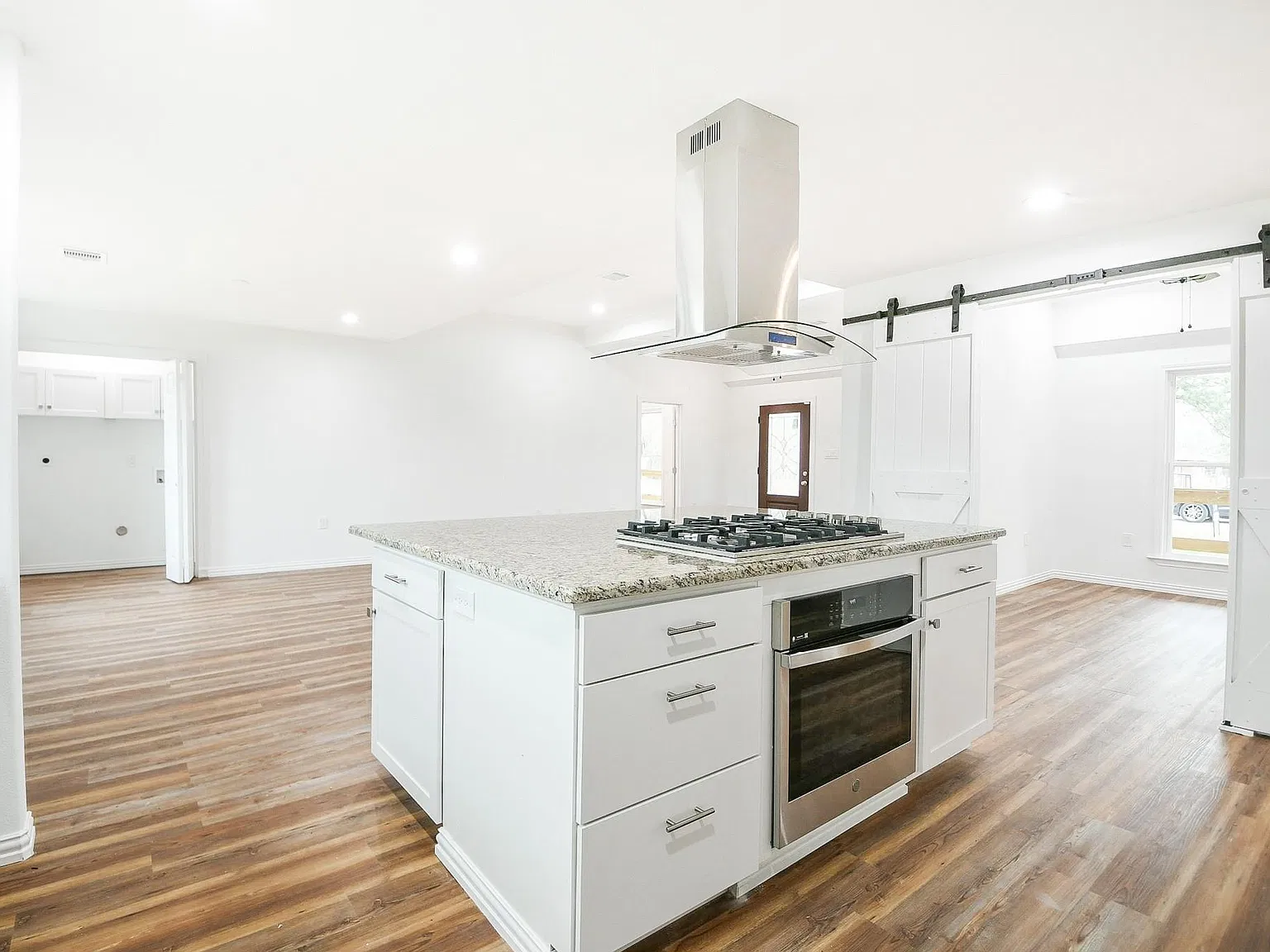 4 bed, 2.0 bath, 1654 sqft, $3,000 — Photo 4