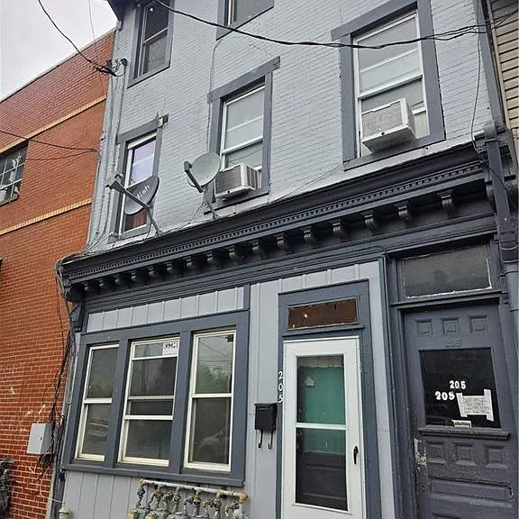 205 Front St #1R — Photo 1