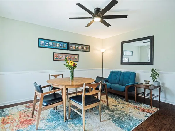 9106 W 100th Ter, Overland Park, KS 66212