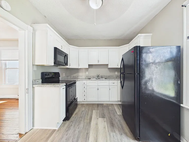 207 Wellford St — Photo 6