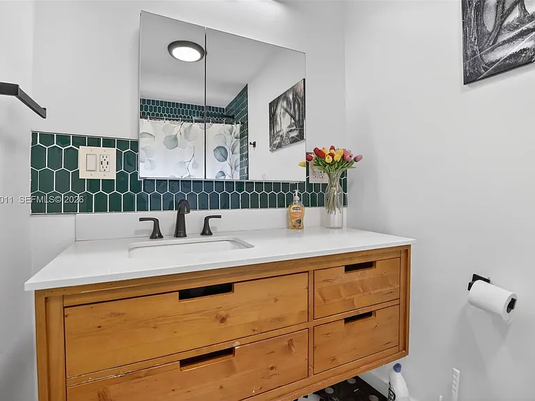 6238 Hayes St — Photo 24