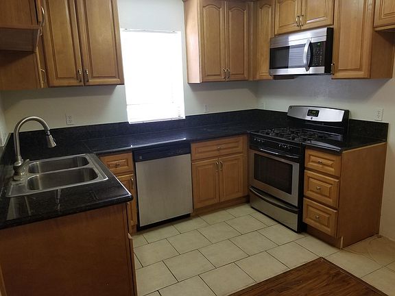 4th image of 1244 Stanley Ave #102