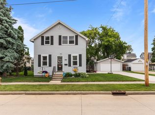 624 W 8th Ave, Oshkosh, WI 54902