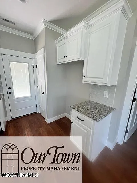 3 bed, 2.0 bath, 1355 sqft, $1,800 — Photo 4