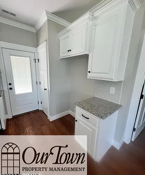 5115 Durban Dr N — Photo 4