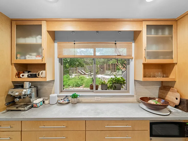So much counter space! Under counter microwave to right.
