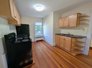 146 Elliot St FLOOR 2-146E, Brattleboro, VT 05301