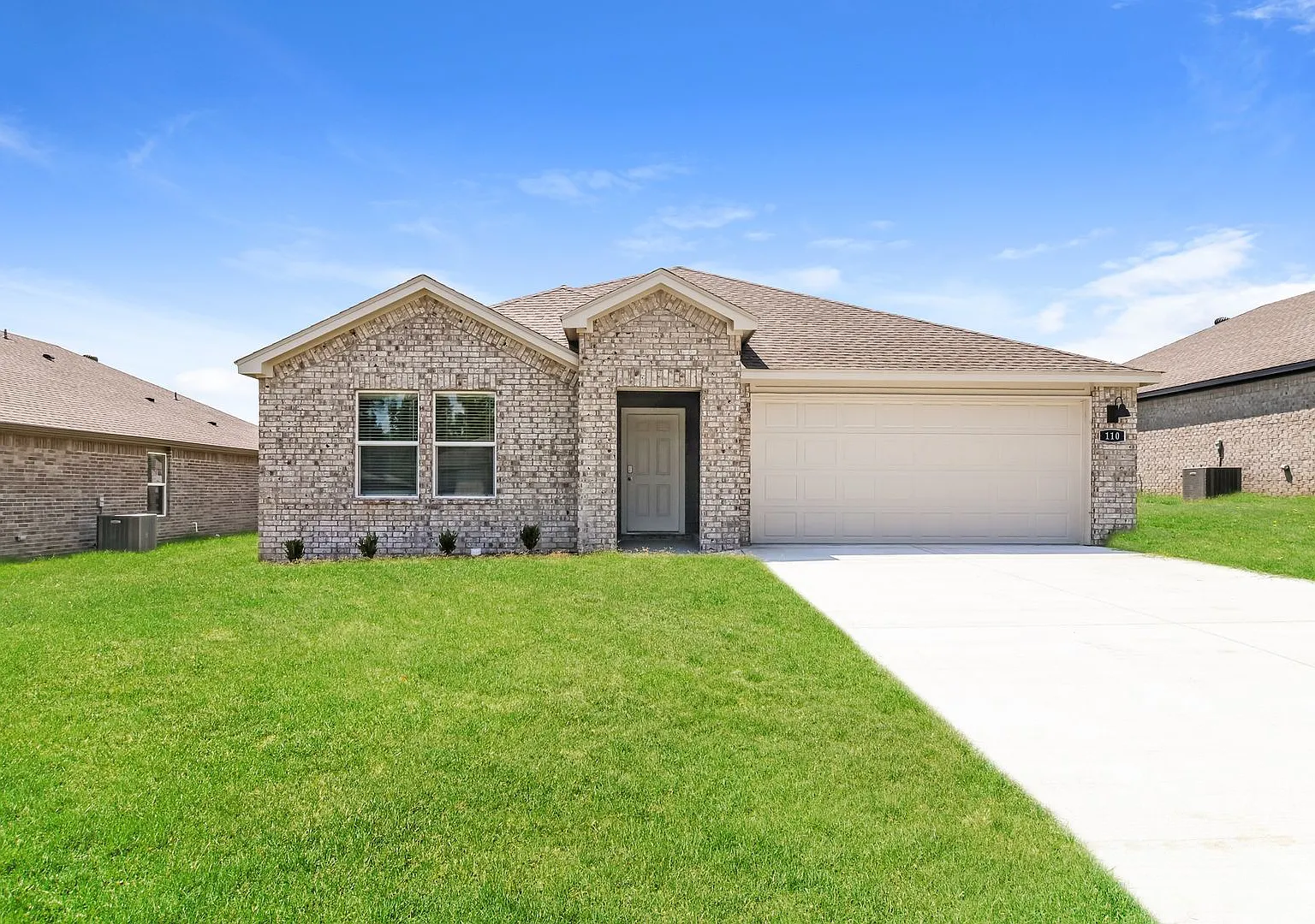 Spacious 4 Bed, 2 Bath Home with Garage in Mayflower! — Photo 1
