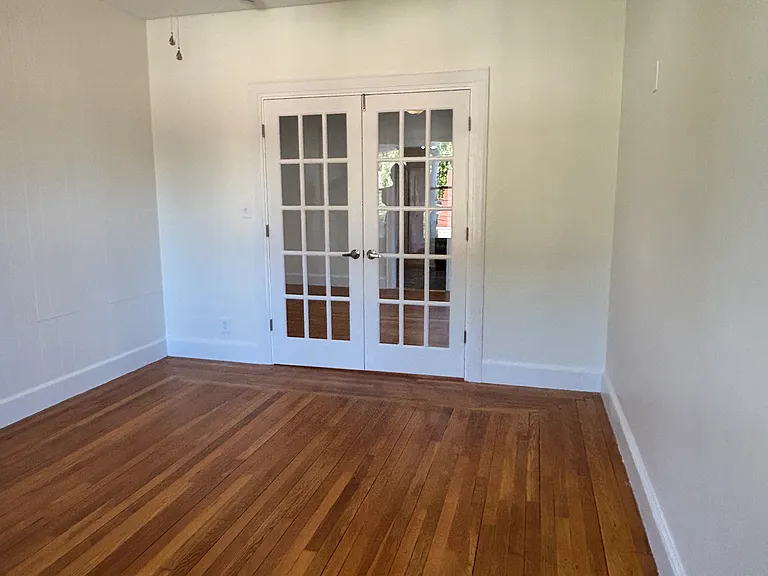 92 Anthony St #2R — Photo 5