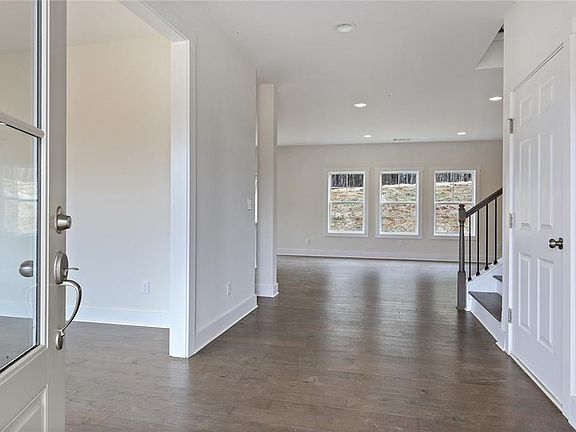 4th image of 398 Dartmore Ln
