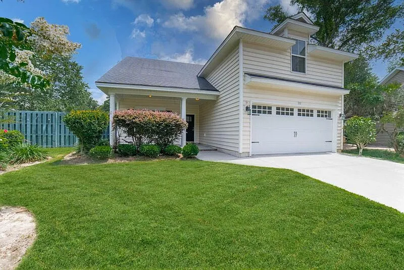 5 bed, 3.0 bath, 2554 sqft, $2,700 — Photo 3