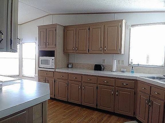 3rd image of 956 Quail Dr