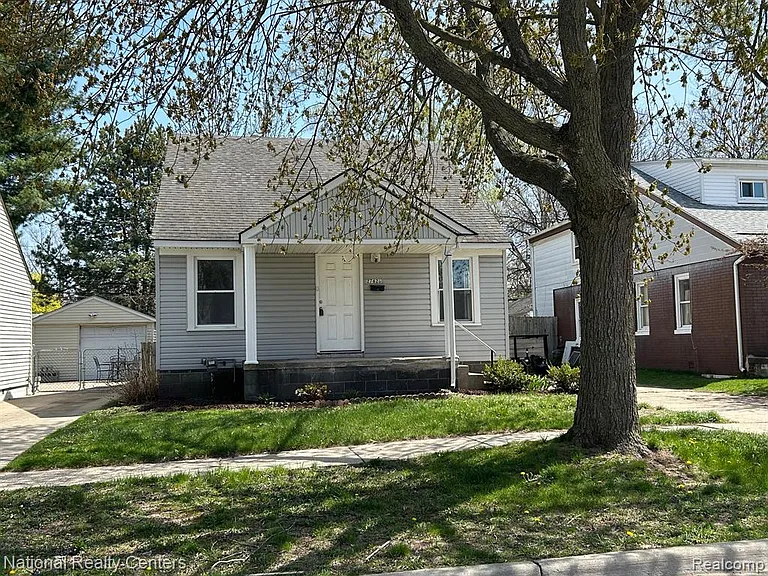 27626 Brettonwoods St — Photo 2