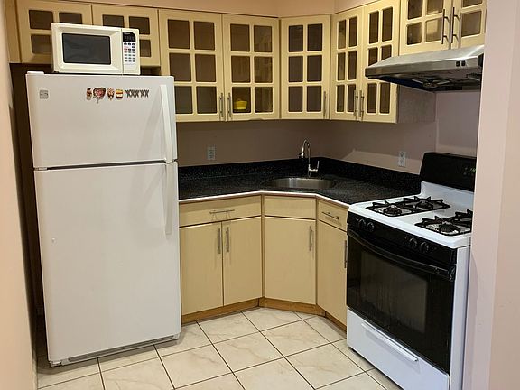 5th image of 70-34 Sybilla St Floor 2