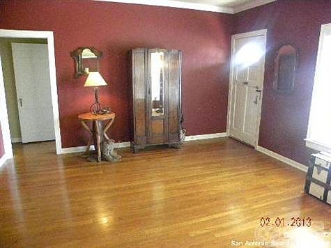 4th image of 1001 W Magnolia Ave