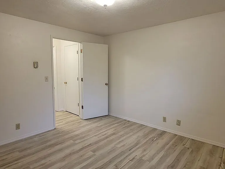 1187 W 8th Ave — Photo 15