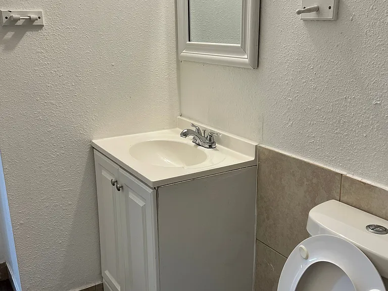 8412 N Elmer St — Photo 3
