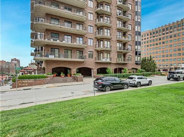 411 W 46th Ter APT 202, Kansas City, MO 64112
