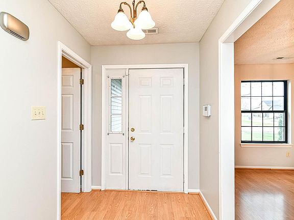 3rd image of 1624 Park Chase Pl