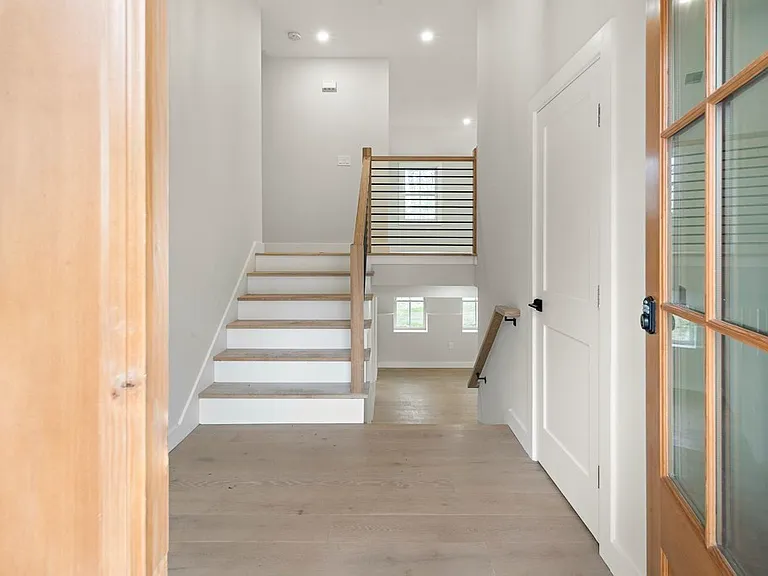 44 Sherburn Cir — Photo 9