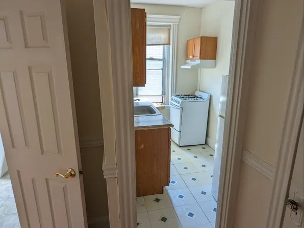 364 Riverway St #1A, Boston, MA 02115
