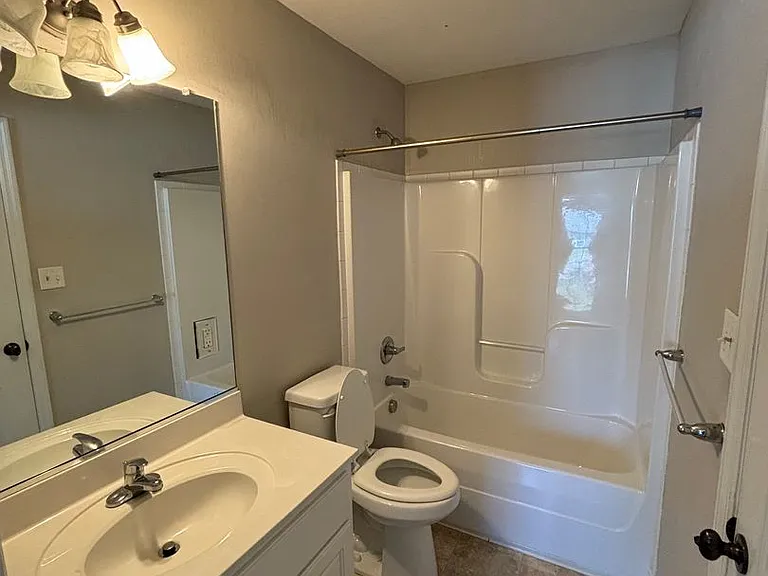846 Bryan Cir — Photo 2