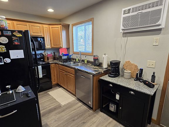 3rd image of 560 Cottonwood Dr #1