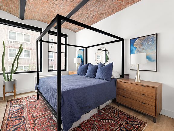 5th image of 9 Barrow St APT 2D