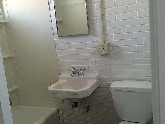 3rd image of 915 Southpark Dr #10