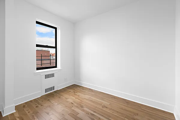 Sold by Thomas Lipovetsky, LREB | media 3