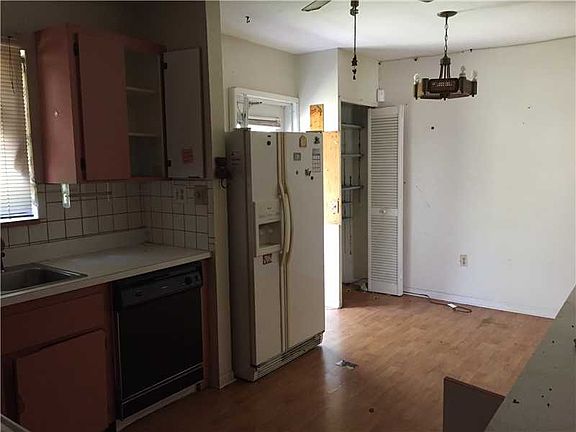 3rd image of 441 Hunting Lodge Dr