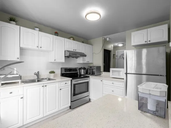 9133 Capella Dr #104, Burnaby, BC V3J 7K4