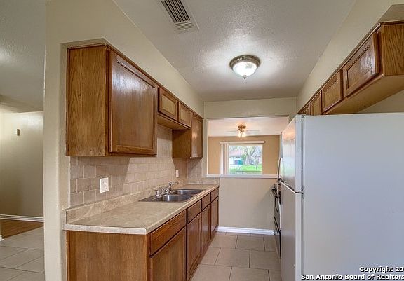 5th image of 4407 Sun Gate St
