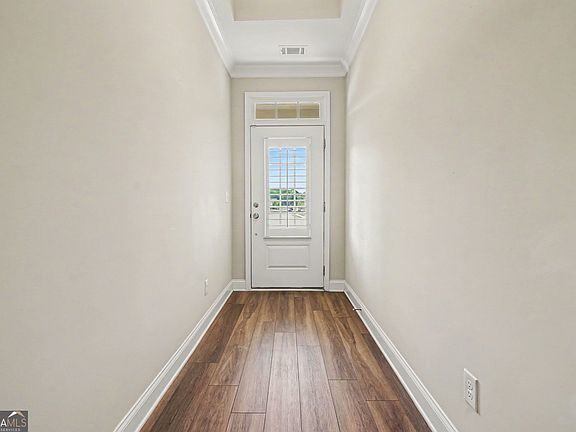 5th image of 577 Barlow Pl