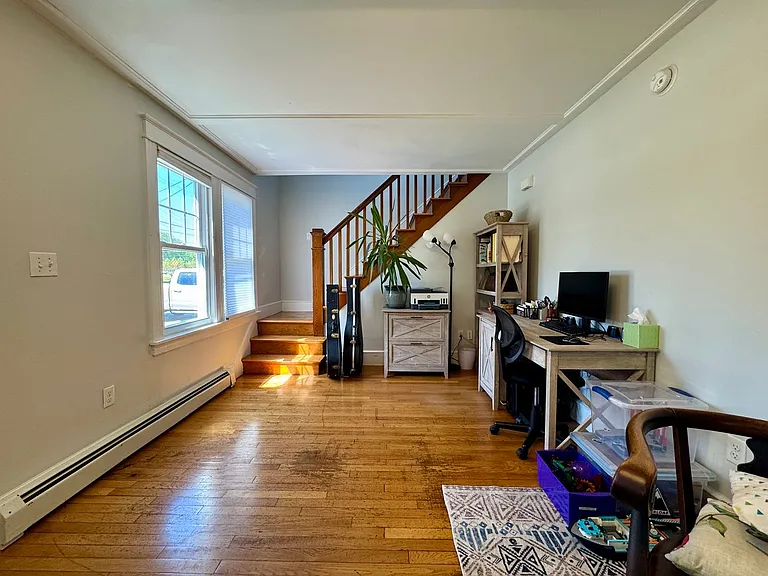 275 Middle Rd — Photo 13